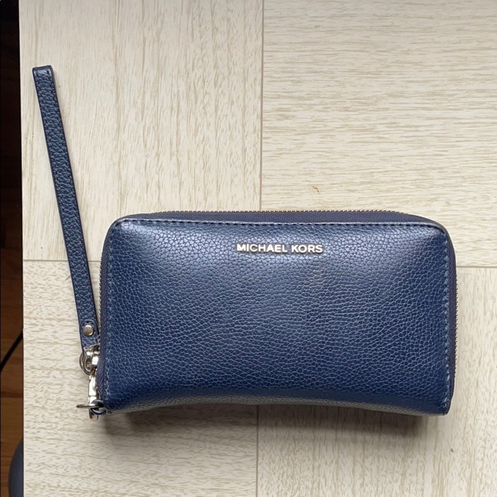 Authentic Michael Kors Wrislet Wallet
